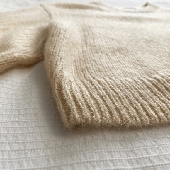ARITZIA TNA MOHAIR BLEND BEIGE CREWNECK KNITTED CROPPED SWEATER - XS - Picture 8 of 8